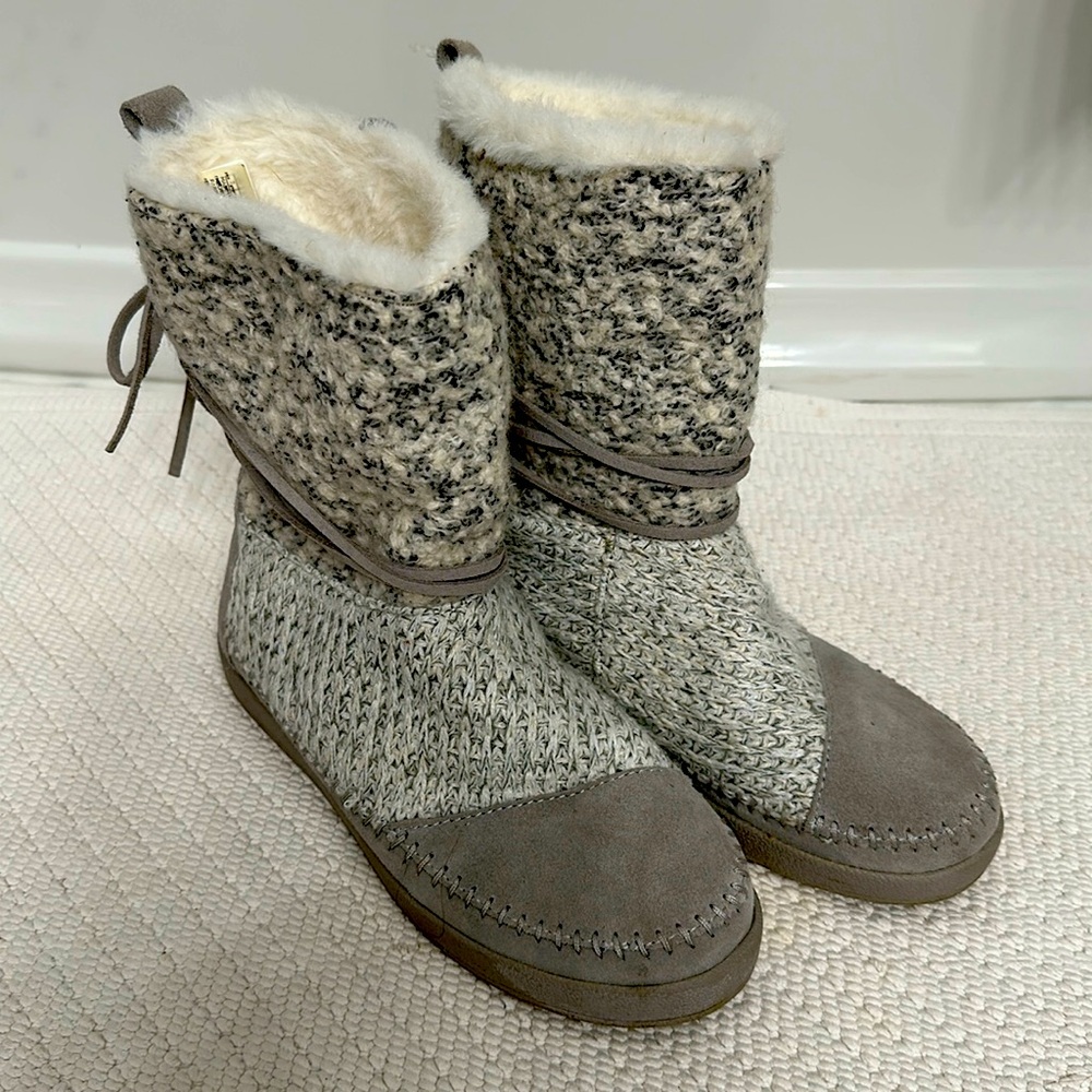Tom’s boots